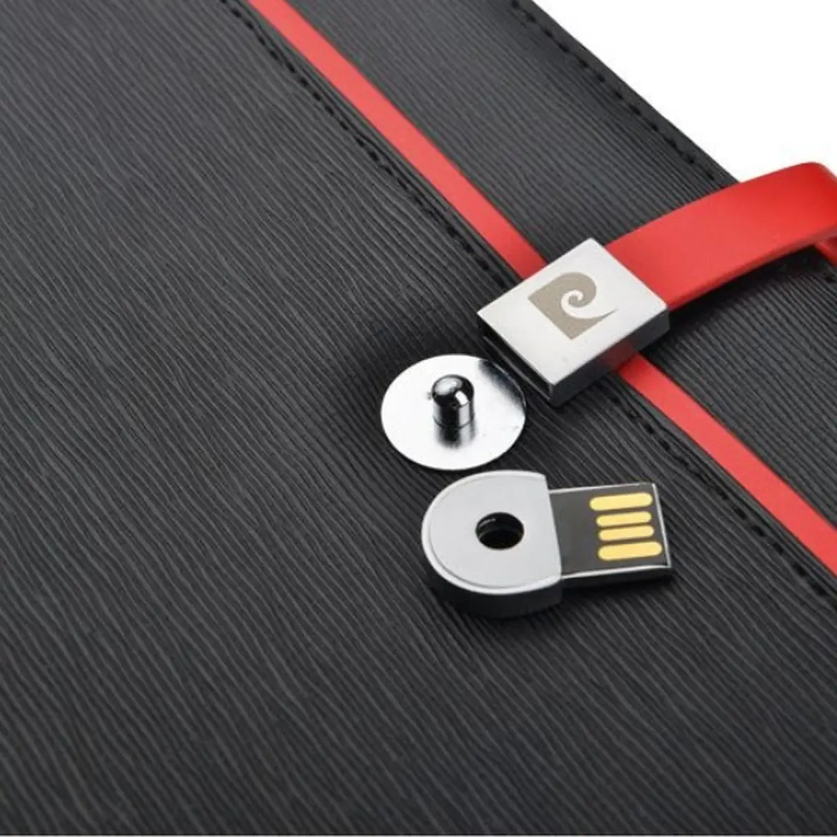 Folder z notatnikiem w linie i pamięcią USB 8GB DIMITRI Pierre Cardin
